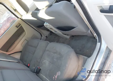 2009 Ford Escape Xlt z USA, uszkodzony, nr VIN 1FMCU93GX9KB77344